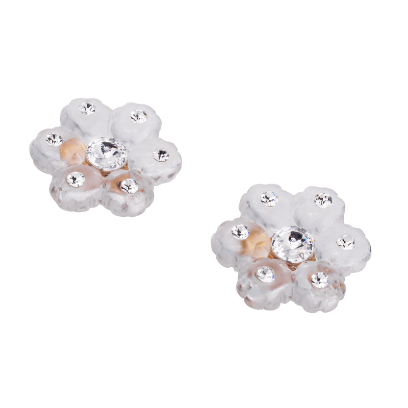 Brinco floral de resina e cristais, com base dourada.