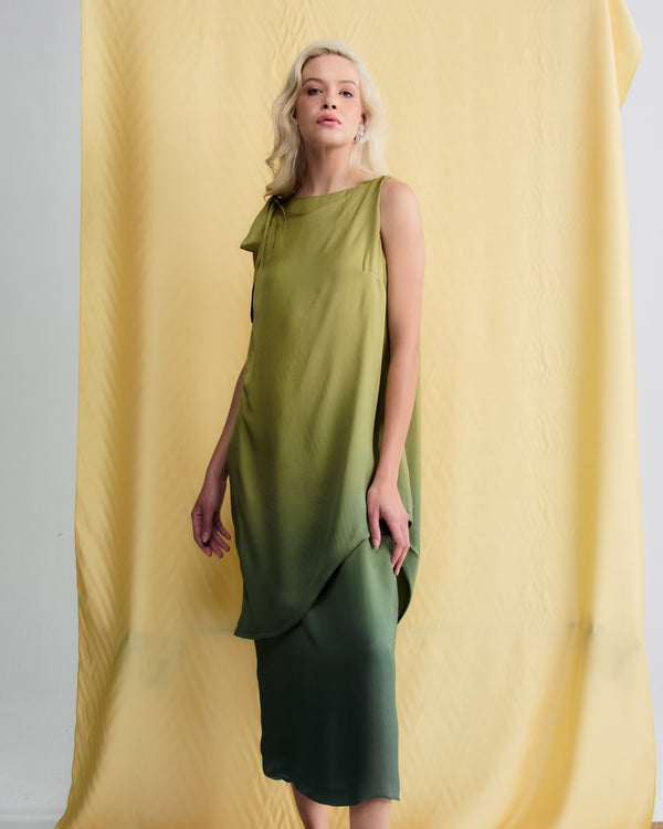 Vestido Midi Jobert verde em crepe, detalhe de laço no ombro.